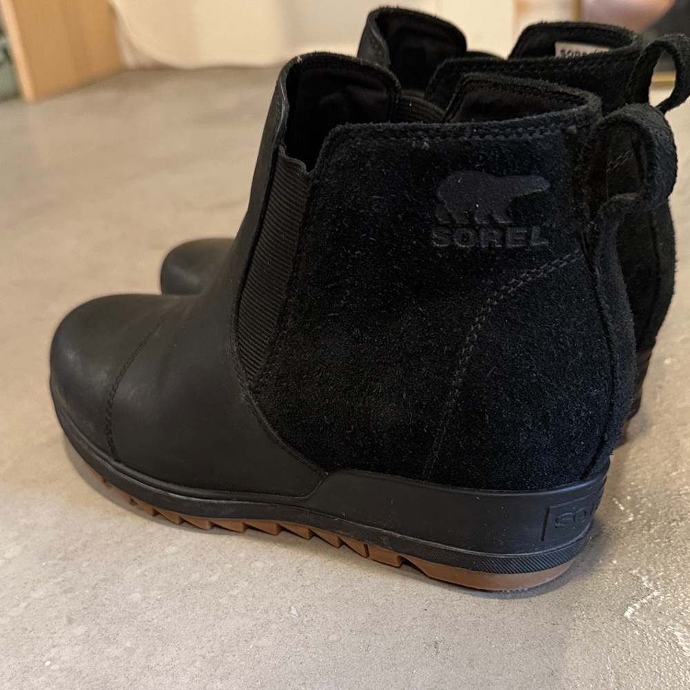 Sorel waterproof heeled boots. 7.5 women’s